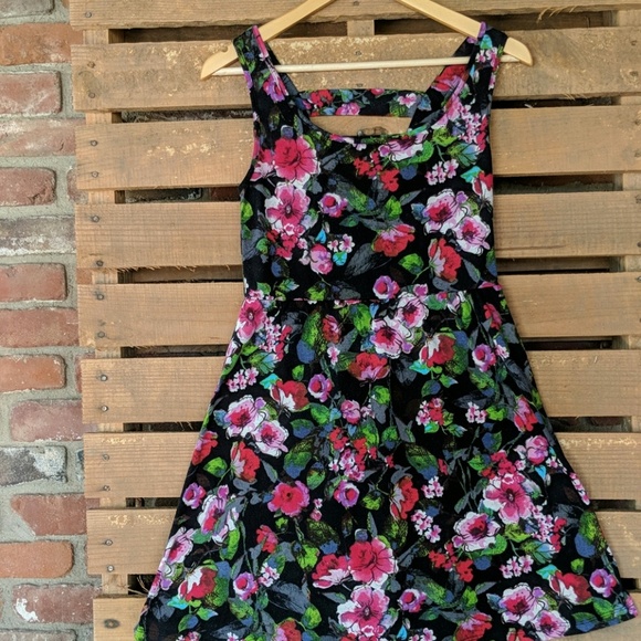 Dress - Picture 2 of 4